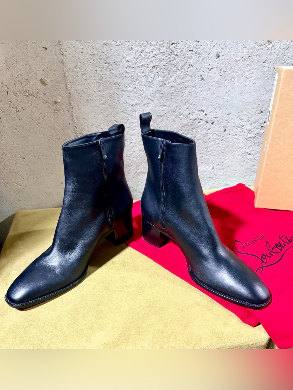 Christian Louboutin Black leather boots with box & Red Drawstring Dust bags - Picture 3 of 11